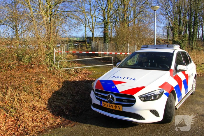 Fiets aangetroffen op spoorbrug, grote zoektocht in water