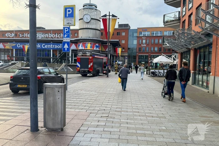 Gaslekkage in bedrijf in stationshal