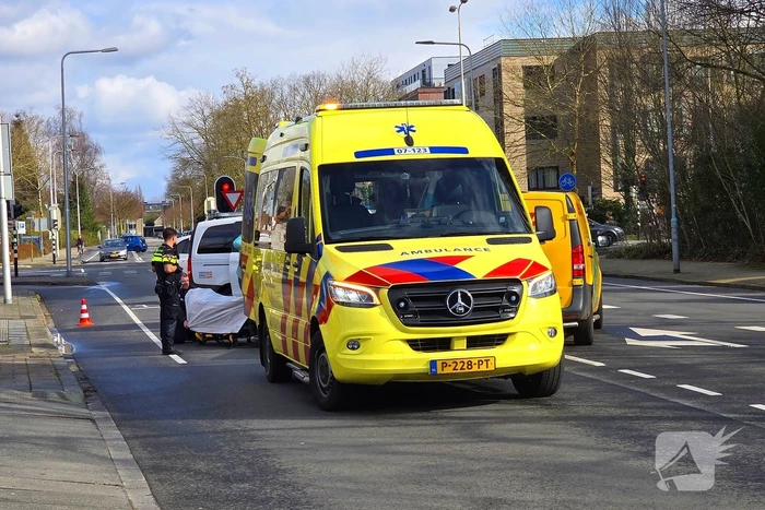 Ongeval tussen pakketbezorger en voetganger