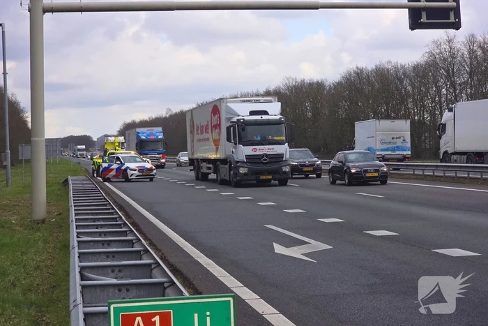 Ongeval tussen werkbusje en personenauto veroorzaakt file
