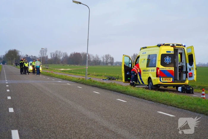 Passanten ontdekken fietser in het water