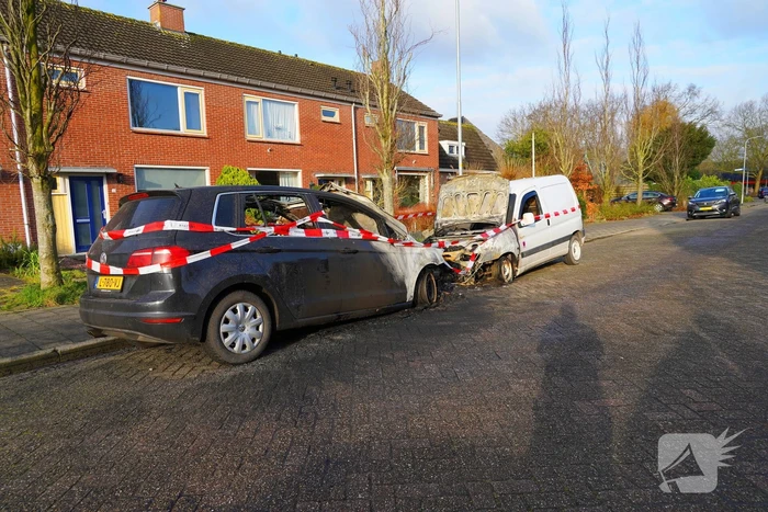 Politie start onderzoek naar autobrand