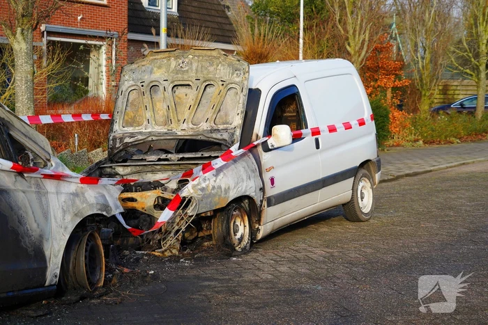 Politie start onderzoek naar autobrand