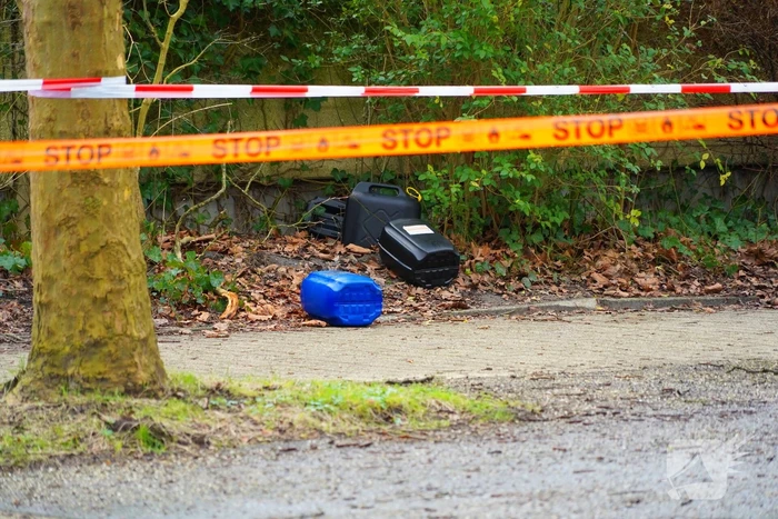 Vondst van gevaarlijke jerrycans zorgt voor afzetting