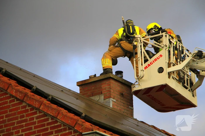 Schoorsteenbrand snel onder controle