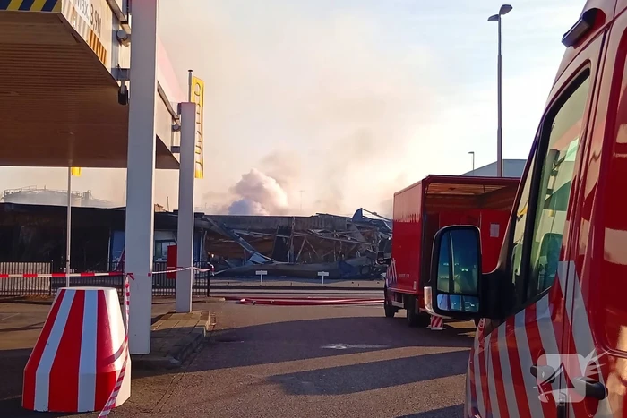 Brand verwoest meubelzaak