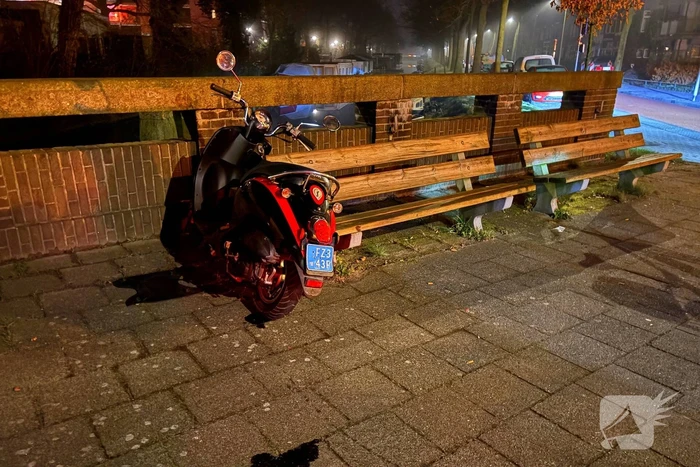 Gewonde scooterrijder naar ziekenhuis gebracht