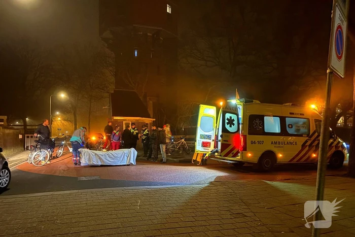 Gewonde scooterrijder naar ziekenhuis gebracht