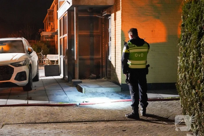 Explosie bij woonhuis, grote inzet hulpdiensten