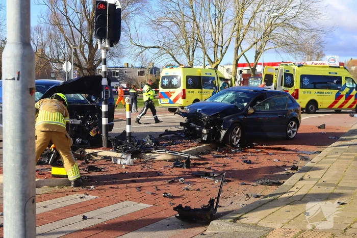 Gewonden en veel schade na ongeval