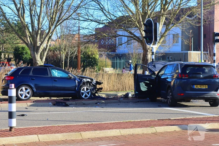 Gewonden en veel schade na ongeval