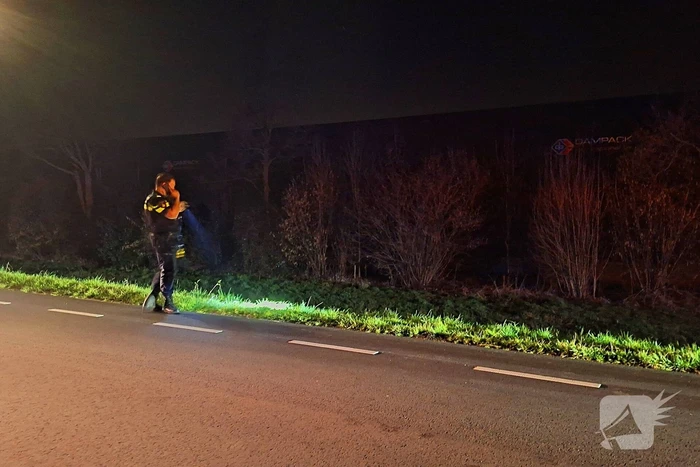 Dronken automobilist belandt onderaan dijk