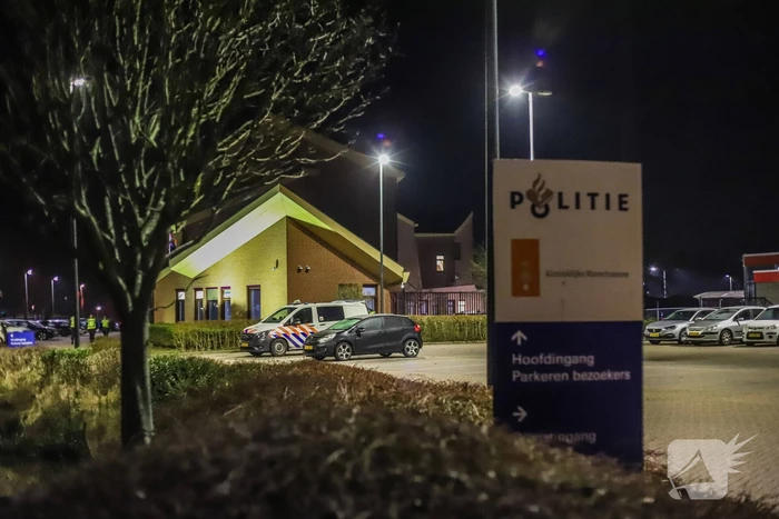 Politiehelikopter landt bij politiebureau voor inzet bij vermissing