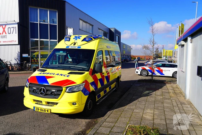Automobilist raakt met voertuig te water