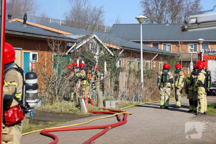 Veel rookontwikkeling bij binnenbrand in atelier