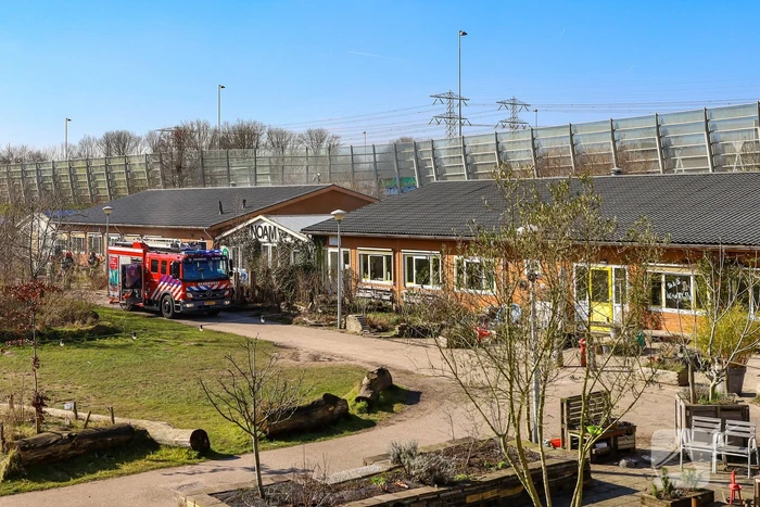 Veel rookontwikkeling bij binnenbrand in atelier