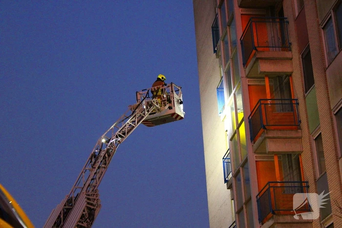 Brandweer ingezet voor grote brand in flatgebouw