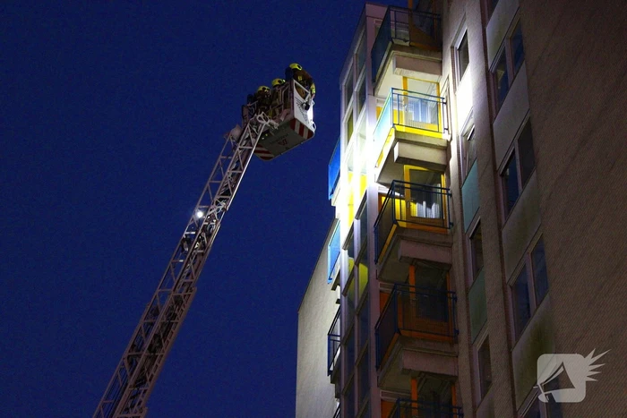 Brandweer ingezet voor grote brand in flatgebouw
