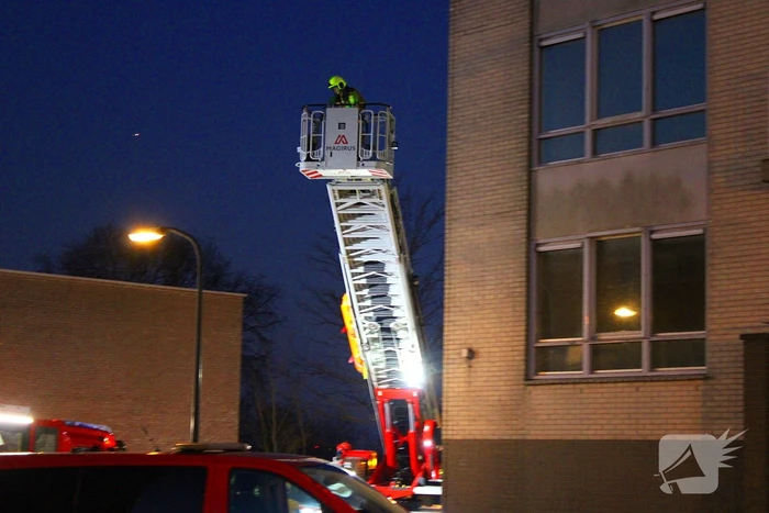 Brandweer ingezet voor grote brand in flatgebouw