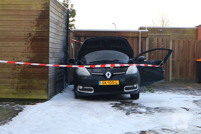 Brand in auto verspreidt naar schuur