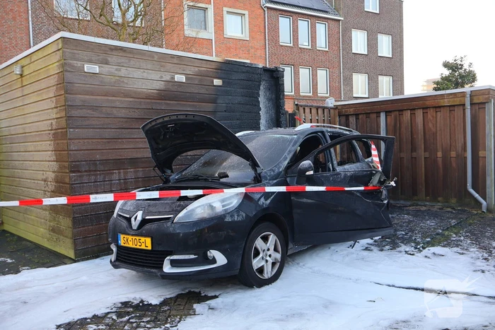 Brand in auto verspreidt naar schuur