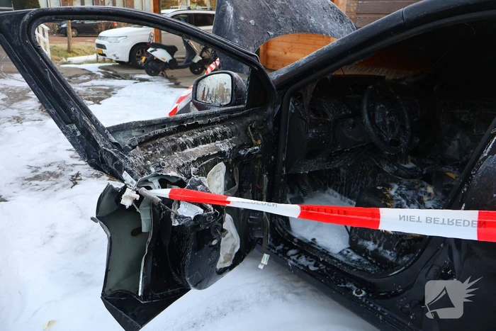 Brand in auto verspreidt naar schuur