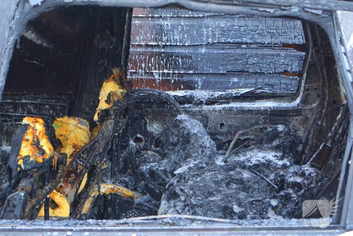 Brand in auto verspreidt naar schuur