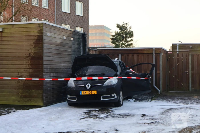 Brand in auto verspreidt naar schuur