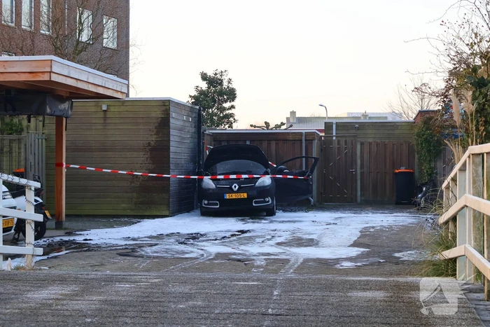 Brand in auto verspreidt naar schuur