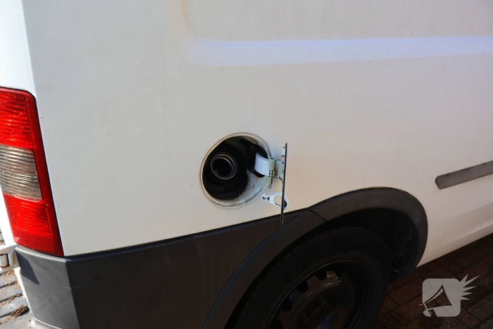 Brand in auto verspreidt naar schuur