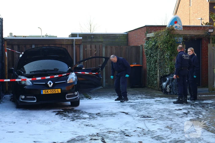 Brand in auto verspreidt naar schuur