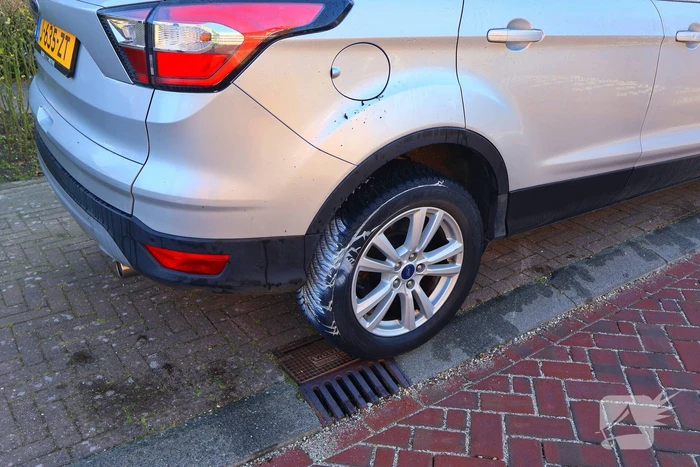 Brand in auto verspreidt naar schuur