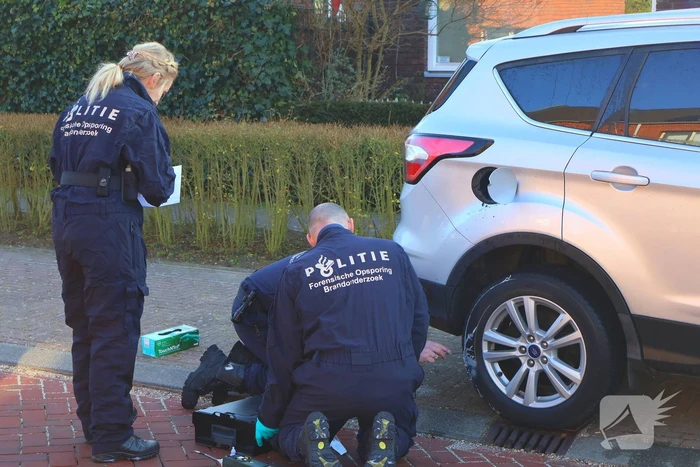 Brand in auto verspreidt naar schuur
