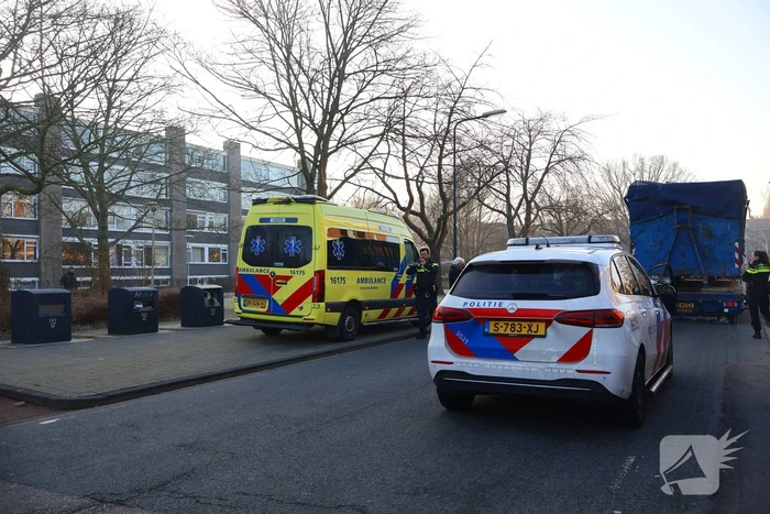 Ongeluk met vrachtwagen en personenwagen
