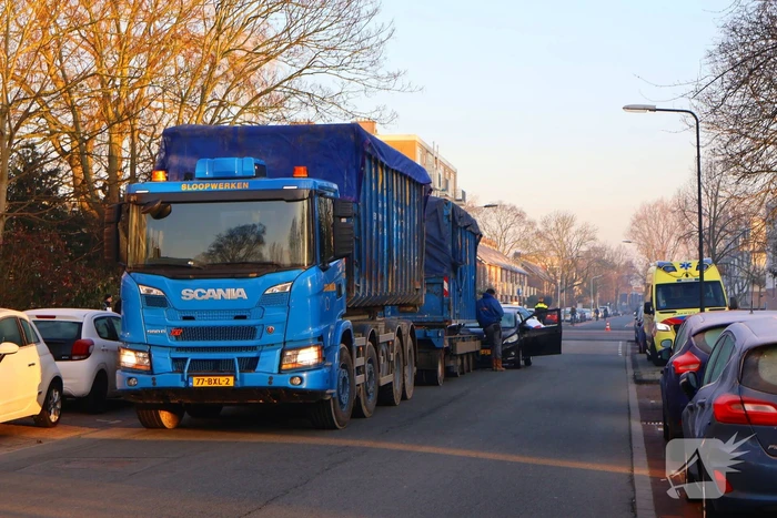 Ongeluk met vrachtwagen en personenwagen