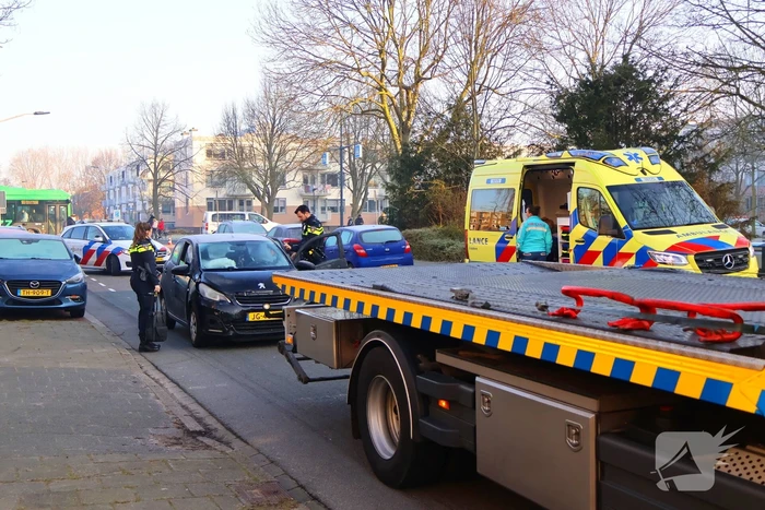 Ongeluk met vrachtwagen en personenwagen