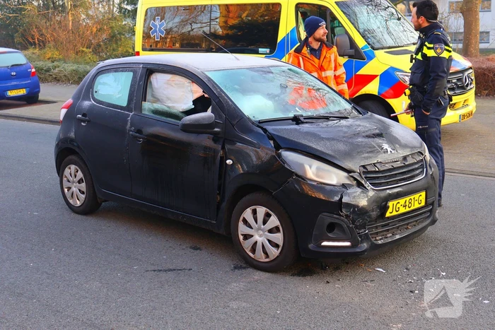 Ongeluk met vrachtwagen en personenwagen
