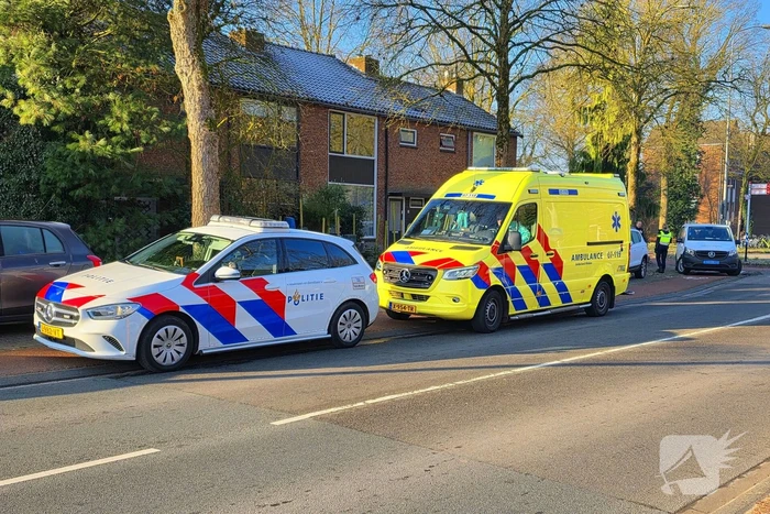 Fietser aangereden door taxibus