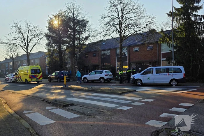 Fietser aangereden door taxibus