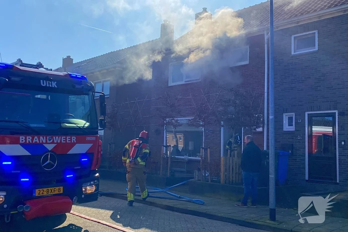 Brand in woning zorgt voor rookontwikkeling