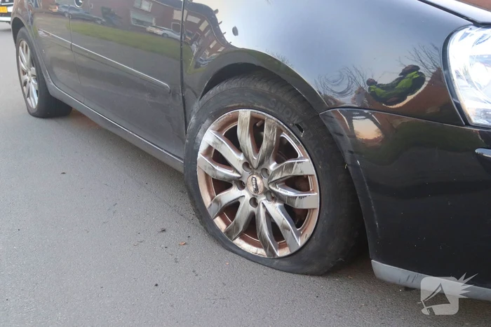 Auto loopt forse schade op na botsing