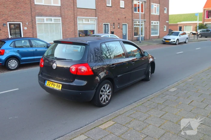 Auto loopt forse schade op na botsing