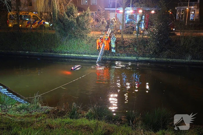 Auto raakt te water