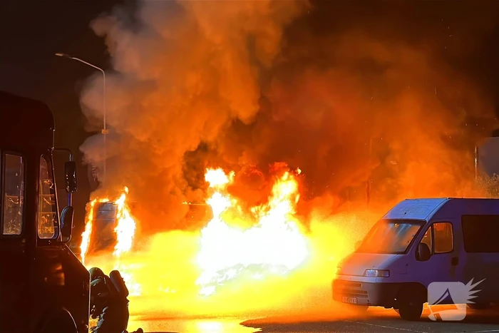 Meerdere voertuigen in vlammen