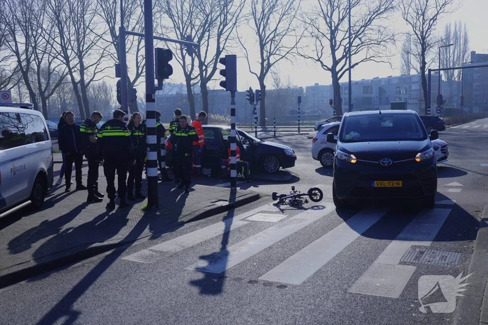 Fietser gewond bij aanrijding met bestelbus