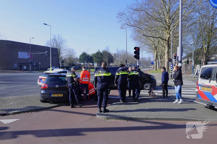 Fietser gewond bij aanrijding met bestelbus