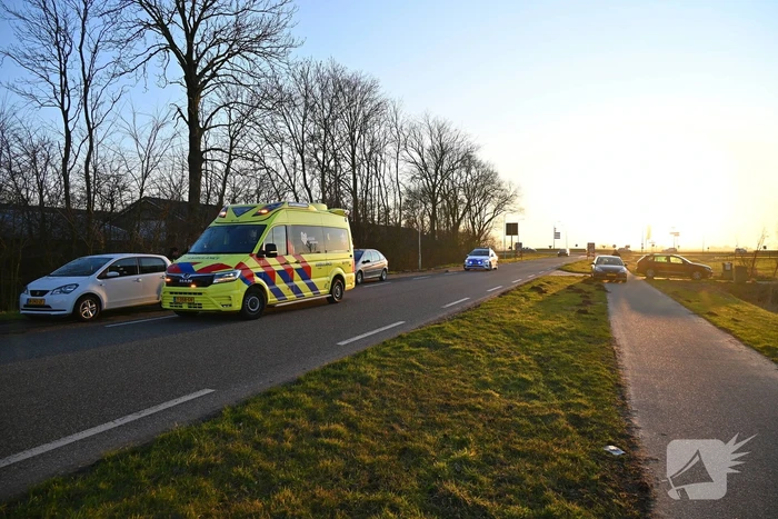 Persoon gewond naar ziekenhuis na kopstaart botsing