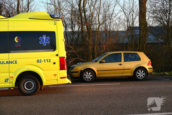 Persoon gewond naar ziekenhuis na kopstaart botsing