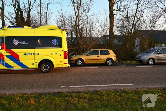 Persoon gewond naar ziekenhuis na kopstaart botsing