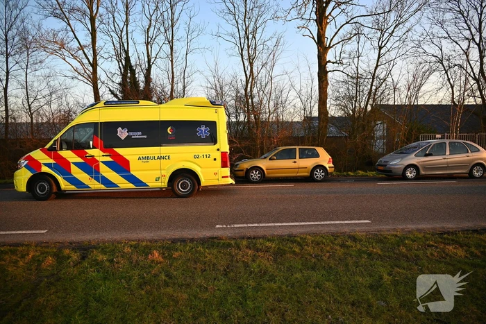 Persoon gewond naar ziekenhuis na kopstaart botsing